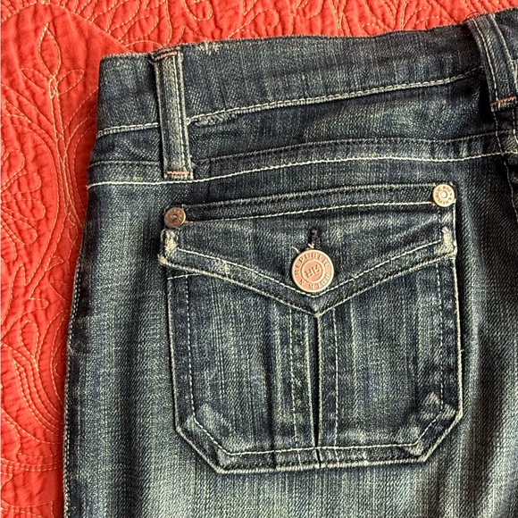 Rock & Republic Dark Blue Wonen's Flare Jeans. Size 29. Like New - Picture 4 of 10